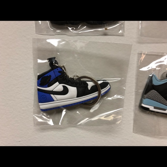 10 Jordan and Nike Random Shoe Keychains - Retro Sneakers Basketball - Picture 15 of 15